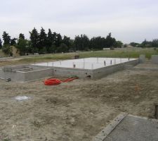 Le vide sanitaire est mont&eacute; et la dalle coul&eacute;e.