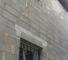 La pose des grilles pour la cuisine et le salle de bain