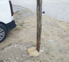 On plante les d&eacute;limitations de terrain, suites aux nombreux abus de certains, consid&eacute;rant que mon terrain est une place de parking gratuite!