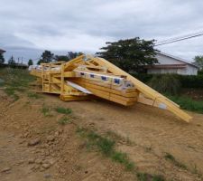 La charpente est arrivée!