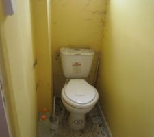 Le seul wc de la maison au 1er étage