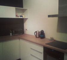 Cuisine fini (manque 1 porte de placard, rajoutée ensuite :)