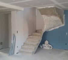 Escalier qui restera apparent au final