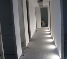 Couloir nuit avec leds