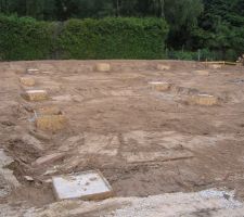 Coulage des premiers plots béton