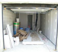 Vue de l'extérieur vers la garage!