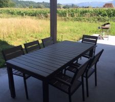 Une nouvelle table de jardin en Alu