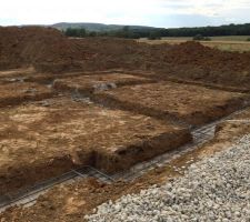 Fondations sur une profondeur de 1,20 m soit 0,80 de gros béton et 0,40 de béton avec armatures