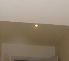 Installation des spots dans le couloir de l'ascenseur et du cellier