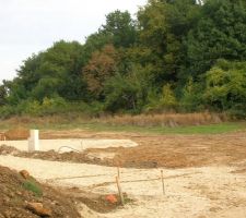 Mise en place de la zone d'acc&egrave;s non cl&ocirc;tur&eacute; du terrain = entr&eacute;e au terrain. zone d'acc&egrave;s &agrave; la piste cyclable