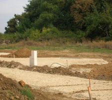 Mise en place de la zone d'acc&egrave;s non cl&ocirc;tur&eacute; du terrain = entr&eacute;e au terrain. zone d'acc&egrave;s &agrave; la piste cyclable