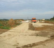 Mise en place de la zone d'acc&egrave;s non cl&ocirc;tur&eacute; du terrain = entr&eacute;e au terrain. zone d'acc&egrave;s &agrave; la piste cyclable