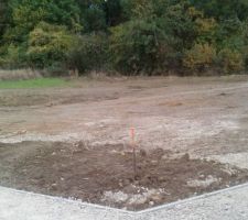 Terrassement chemin pi&eacute;ton et route.