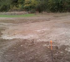 Terrassement chemin pi&eacute;ton et route.