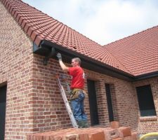 POSE D'un déboitement pour la descente de gouttière