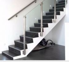 Et voilà l'escalier que j'aimerais avoir! Je croise les doigts pour que ce soit réalisable :-)