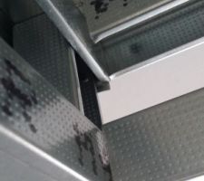 Les fixations de mon plafond suspendu de la cuisine