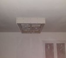La pose du placo poyr le socle du plafond suspendu