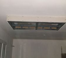 La pose du placo poyr le socle du plafond suspendu