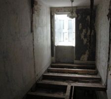 Bureau mur, porte, parquet enlev&eacute;s