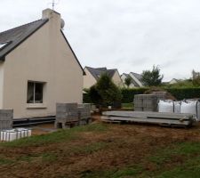 Apport des matériaux pour le vide sanitaire et le plancher béton.