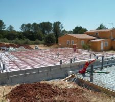 Vide sanitaire termin&eacute; et pose du chauffage plancher directement sur les hourdis