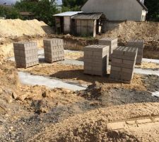 Les parpaings sont là !