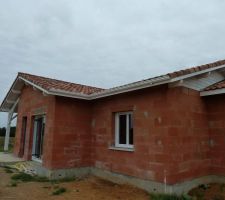 2e couche de peinture blanche texwood seigneurie sur le bardage et lambris ext&eacute;rieur