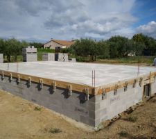 1&egrave;re dalle finie avec b&eacute;ton autonivelant