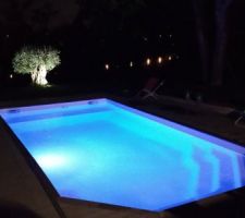 De nuit piscine ouverte