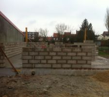 &eacute;l&eacute;vation des murs du RDC et &eacute;tage en 2 semaines