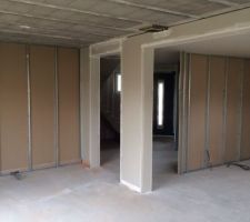 Vu du salon sur l entrée et la salle à manger.