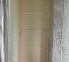 Porte des toilettes