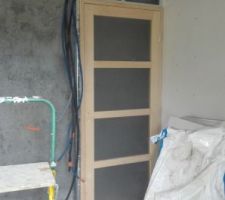 Porte du bureau vue de l'intérieur de la pièce