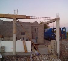 Pr&eacute;paration coffrage des deux poutres de la terrasse couverte. Reste une poutre a fait sur les 4