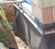 Fixation nappe drainante