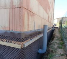 Fixation nappe drainante