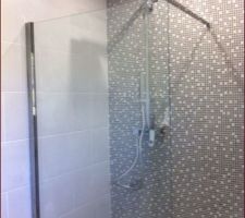 Pose de la paroi de douche