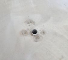 Petit problème l'eau a coulé par la cheminée alors que la chape n'était pas sèche