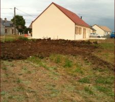 08/06/2010 : pr&eacute;paration du terrain pour le terrassement du lendemain
