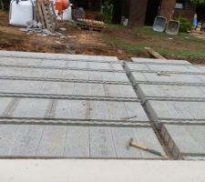 Pose des entrevous et des poutrelles.