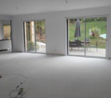 Pon&ccedil;age du vernis Syntilor pierres naturelles aquar&eacute;thane trop fragile au moindre mouvement d'un fauteuil, chaise, table....il se raye alors que Lapierre dessous est parfaite.  Ne pas utiliser un produit filmog&egrave;ne, prendre par impr&eacute;gnation.