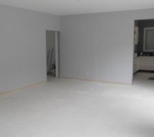 Pon&ccedil;age du vernis Syntilor pierres naturelles aquar&eacute;thane trop fragile au moindre mouvement d'un fauteuil, chaise, table....il se raye alors que Lapierre dessous est parfaite.  Ne pas utiliser un produit filmog&egrave;ne, prendre par impr&eacute;gnation.