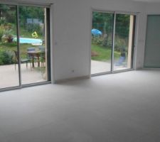 Pon&ccedil;age du vernis Syntilor pierres naturelles aquar&eacute;thane trop fragile au moindre mouvement d'un fauteuil, chaise, table....il se raye alors que Lapierre dessous est parfaite.  Ne pas utiliser un produit filmog&egrave;ne, prendre par impr&eacute;gnation.