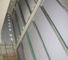 Les cloisons peuvent enfin &ecirc;tre mont&eacute;es