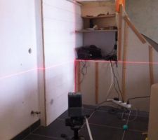 Pose de lambris sous l'escalier, cr&eacute;ation d'une niche hifi