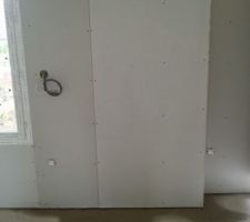 Infiltrations constat&eacute;es lorsque les descentes de goutti&egrave;re n'avaient pas &eacute;t&eacute; fix&eacute;es (alors que demand&eacute;es par le maitre d'oeuvre).