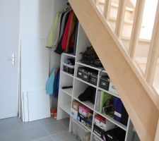 Vue de l'entr&eacute;e, placard