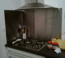 Voici une partie de la cuisine