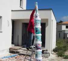 Notre pyramide de pots de peintures vides ... Il manque tous ceux entamés
